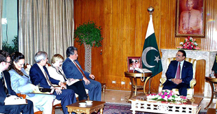 Intl community should help Pakistan in war on terror: Zardari